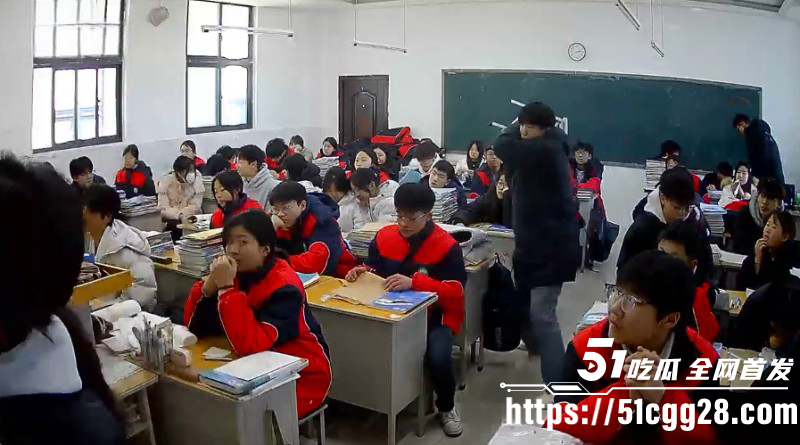 河南巩义京师杜甫公学打人事件05