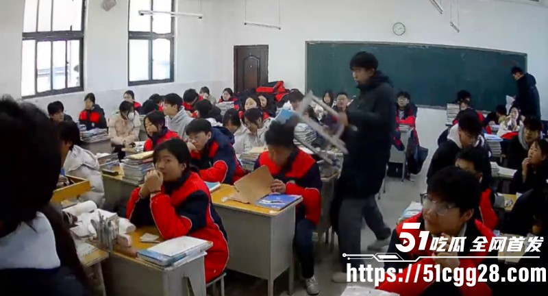河南巩义京师杜甫公学打人事件06