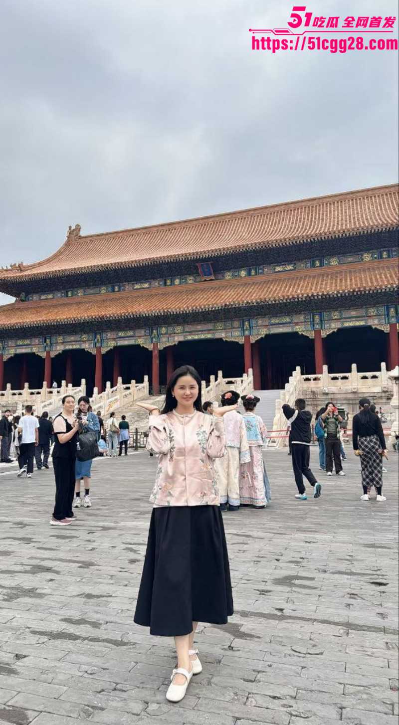 江苏南京牙科销售 潘华莉 为取悦炮友出钱倒贴 竟抛夫弃子与其同游 拍淫片留念被曝光！
