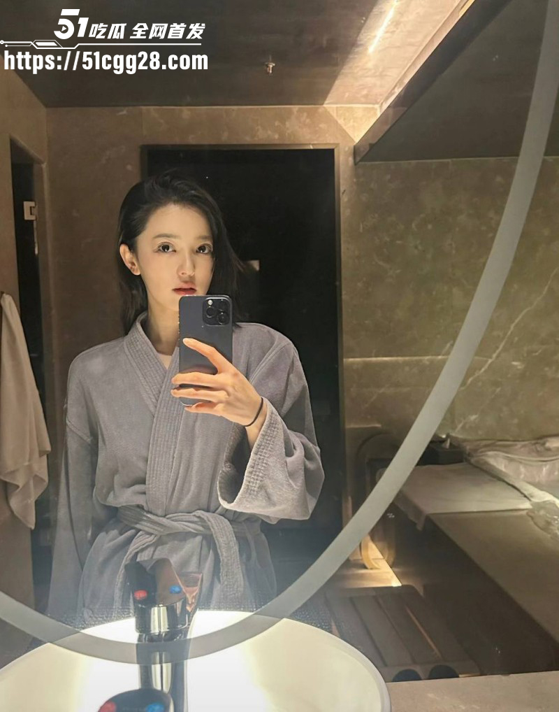 知名男演员展轩私下交往多个女友011