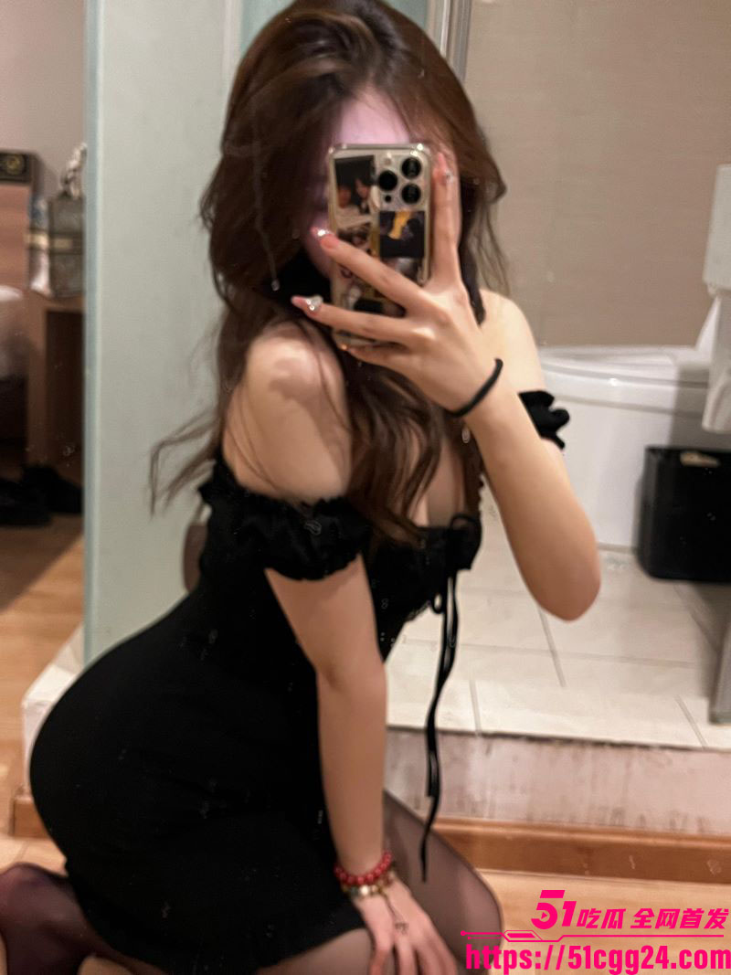 成都乖巧女大学生JK制服啪啪视频 2