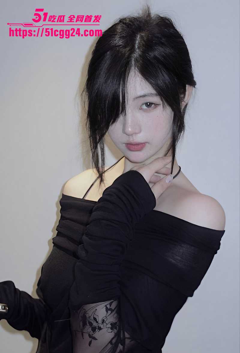 河南顶级纯欲校花 不雅视频流出 臣服主人沦为女奴 户外放尿指奸爆操 肥臀小穴被彻底玩坏！