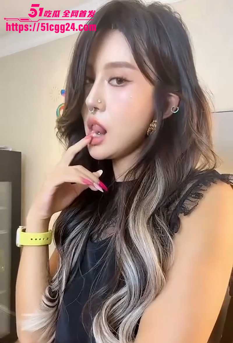 抖音网红比基尼运动员打孔反差婊凯西小树洞不雅视频曝光2拷贝