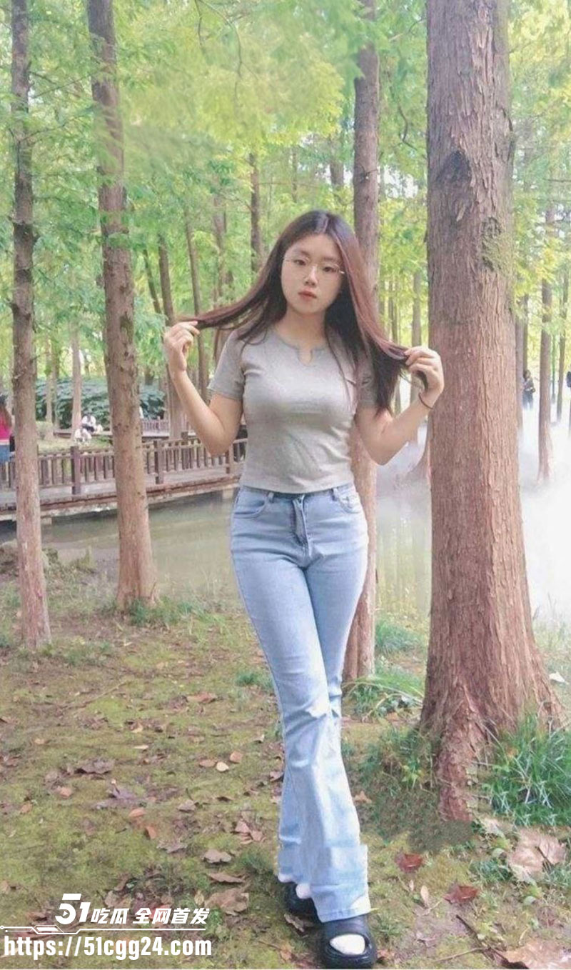福建大学眼镜妹杨芷语3