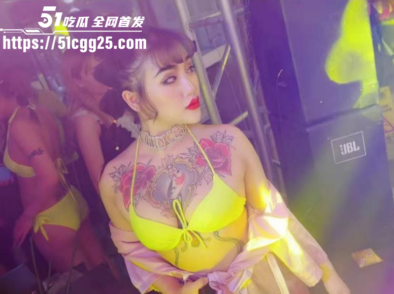 国产AV女优许诺上岸做贤妻良母03