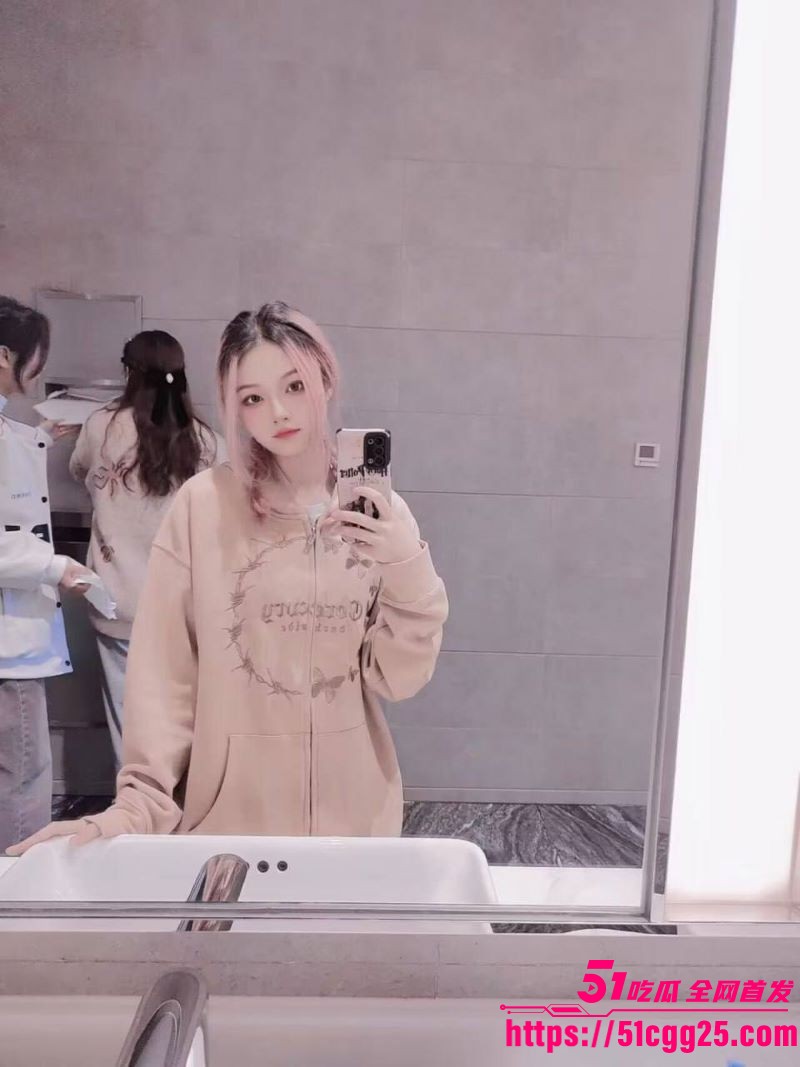 福建精神小妹 唐悠 被金主包养视频流出 遭肆意抽插玩弄 翘臀高撅嫩穴狂干内射喷水 彻底沦为肉便器！