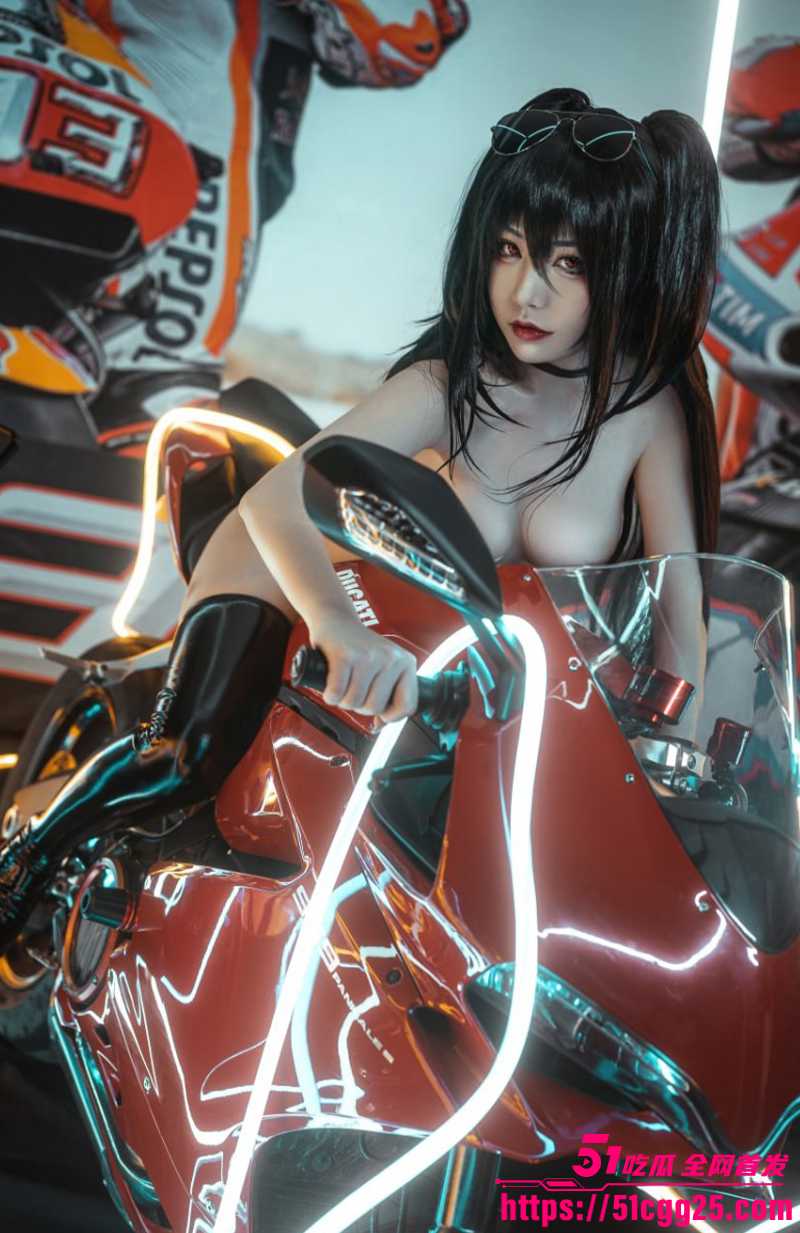 揭秘爆机少女喵小吉的机车风性感写真2