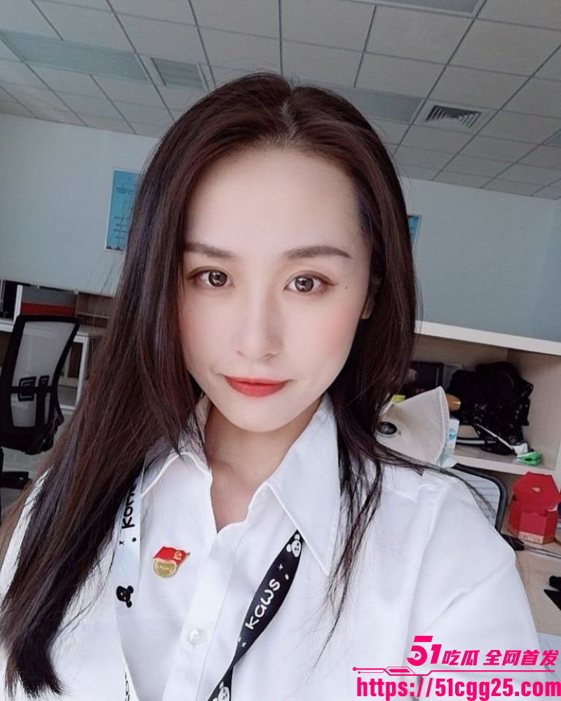 河北极品学妹 陈研夕 自拍私密视频外流 清纯娃娃脸下身材白嫩 被男友巨根无套直入 淫水喷溅一床！