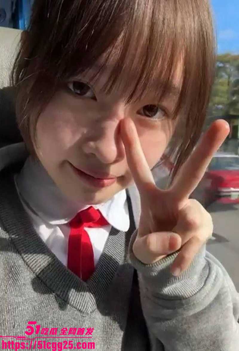 稚嫩学妹 黄语洁 情侣私拍泄密 AV级别脸穴同框 穿校服玩无套 寝室偷欢悬空暴操娇喘连连！