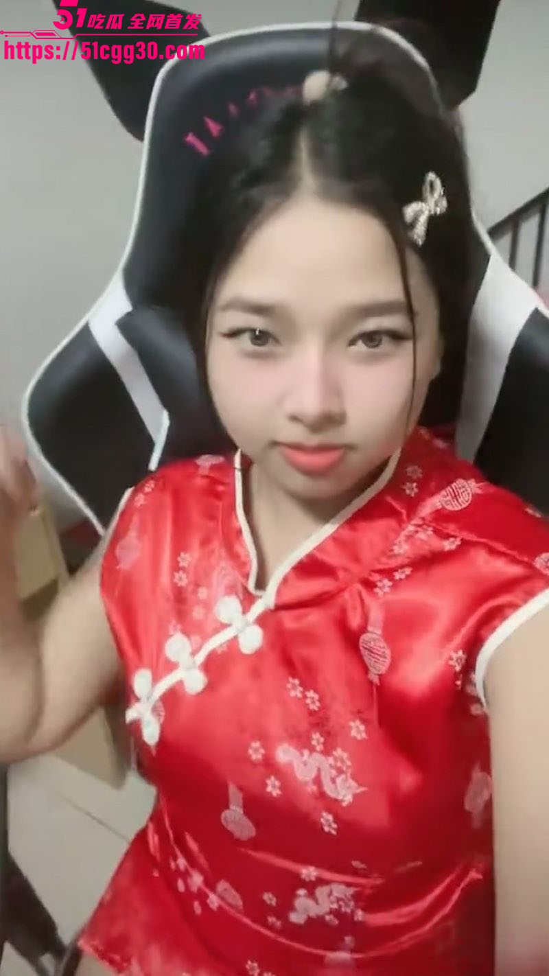 泰国24岁女孩Fah同时交往双胞胎兄弟 7
