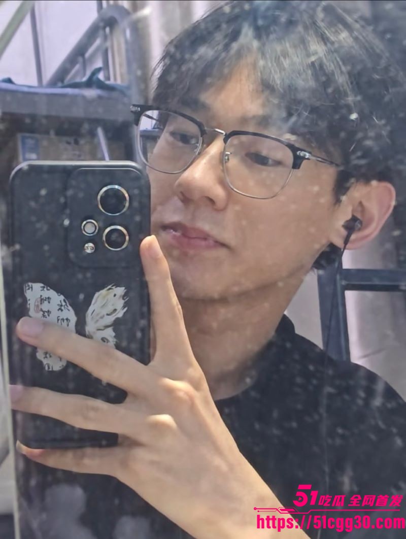 下头男白嫖怪 朱佳俊 见面几小时就上床 不仅骗炮还骗100块 手机藏海量女生私密照不雅视频！