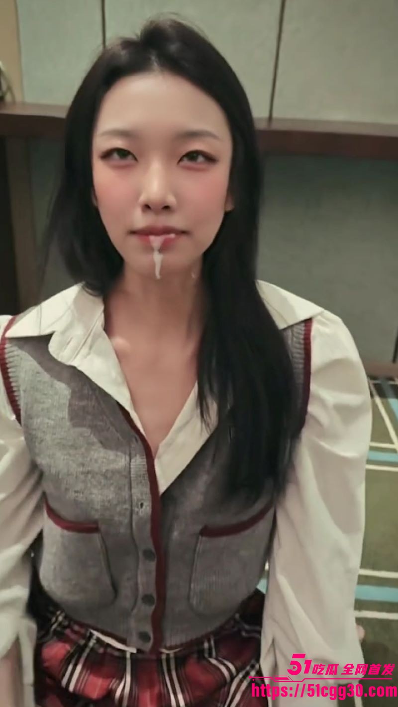 温柔眼镜娘 角落里的鼠鼠 第三弹流出 骚货嘴巴填精还嫌不够 娇羞脸蛋享受吞精 边撸鸡巴边求射嘴里！
