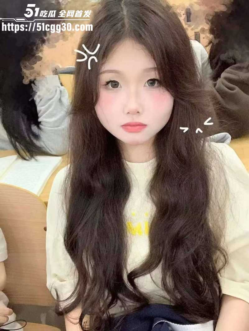 湖北工业大学 梁玉莉 被金主包养3P视频流出 淫语调教奇骚无比 丰乳肥臀肉感十足！