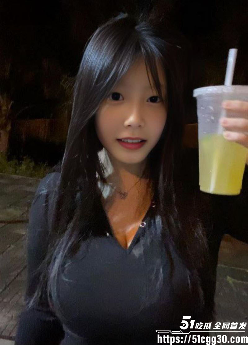 湖北纯情甜妹 周蓉 为3000元宿舍厕所表演自慰 大阴唇粉红肥厚 乳头内陷敏感 巨乳晃荡手指猛抠淫水狂喷！