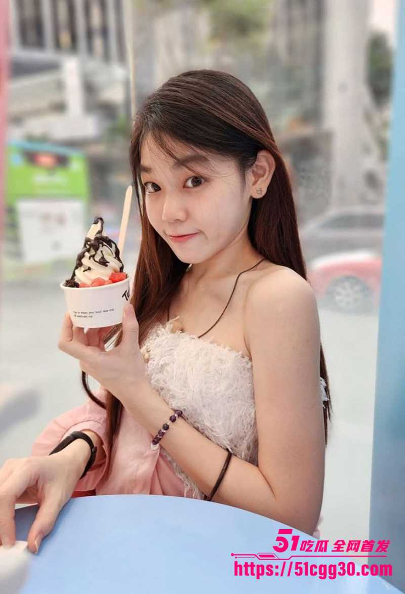 马来西亚最新高颜值女孩leejoey浴室洗澡偷拍视频流出2拷贝