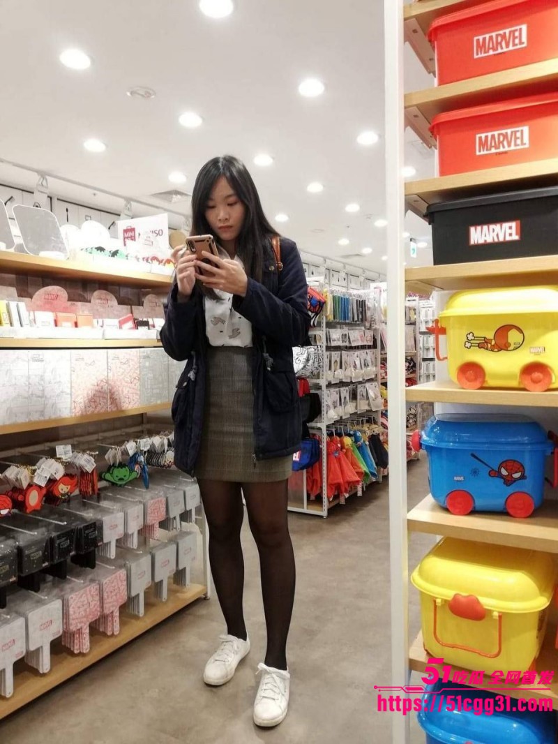 瓜友真实投稿 绿帽男友献出女友供兄弟玩弄 主动撅臀露穴爆操高潮呻吟不停 4