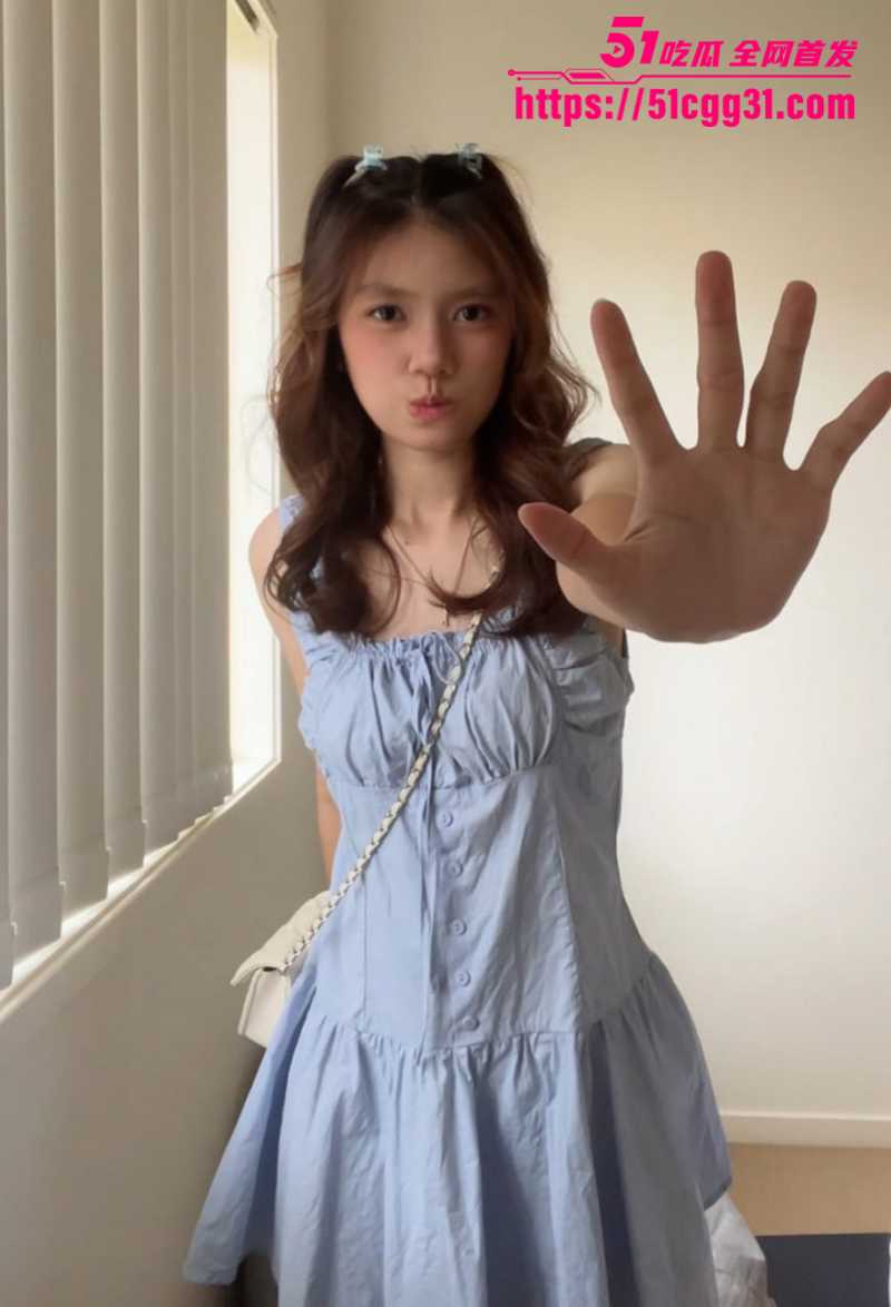 大一清纯学妹 莉莉 因爱玩SM惨遭被甩 后怒告男友强奸 劲爆调教淫片流出 小贱女全裸嘴接热尿！