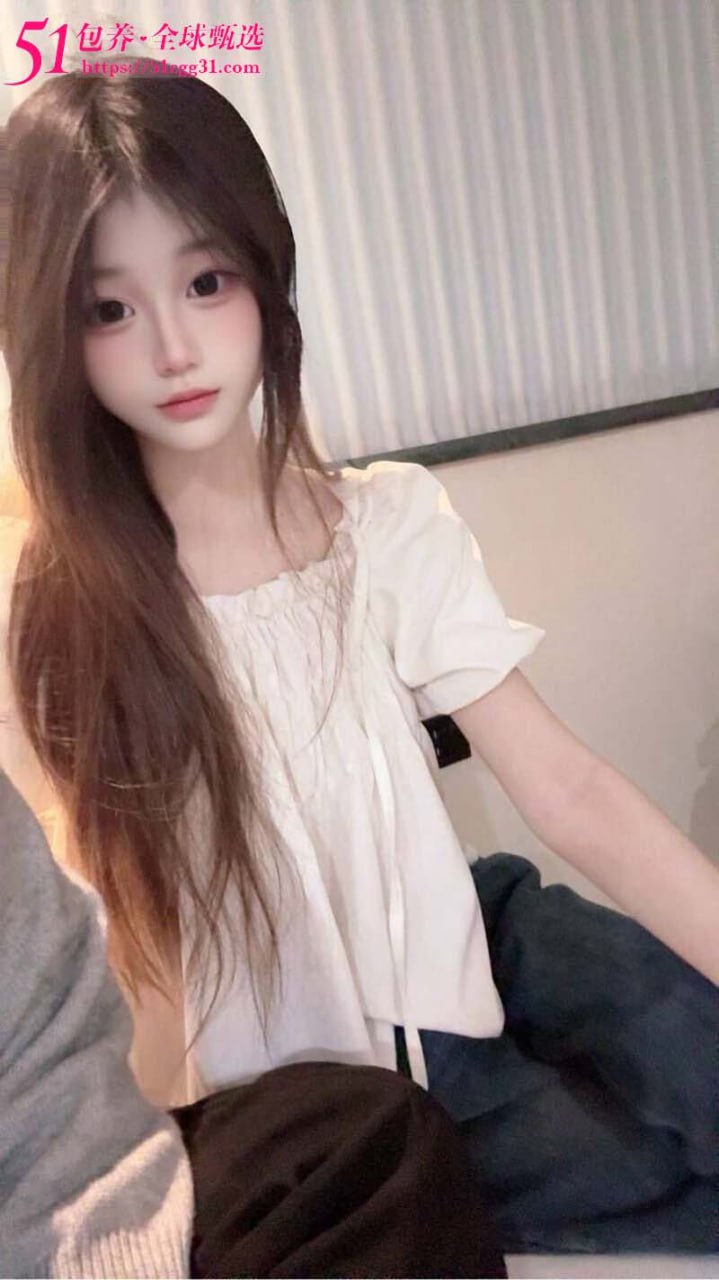 51包养 高端外围 | W3WH12603 武汉白月光级素人兼职 皮肤雪白 敏感水多 自带制服诱惑 质量保真 假一罚十