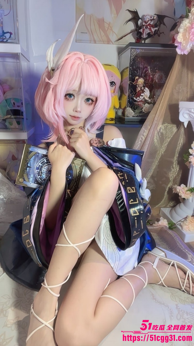 推特极品福利姬 白栎Shirly 阿尔图罗写真！少女极限擦边心痒难耐 粉嫩玉足翘臀特写撩得粉丝抓心挠肝！
