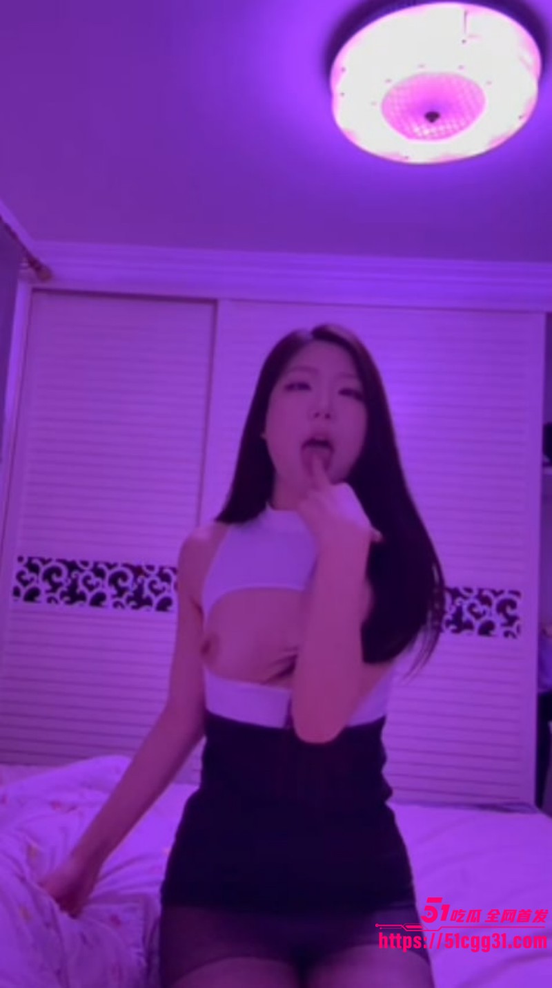 山东精神小妹 陈梓晴 性爱私拍流出 性瘾少女各种约炮放浪形骸  美乳粉穴被多人品尝淫骚拉满 6
