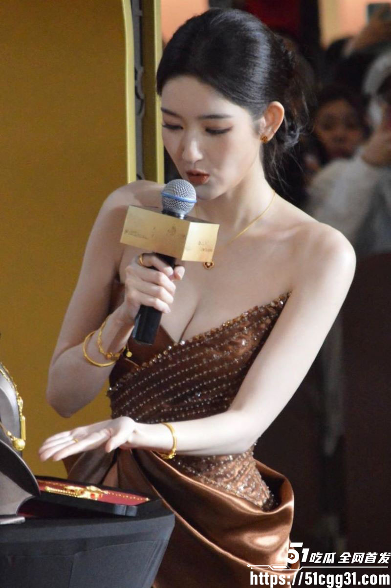 王玉雯与37岁杨玏5年恋情实锤分手 2