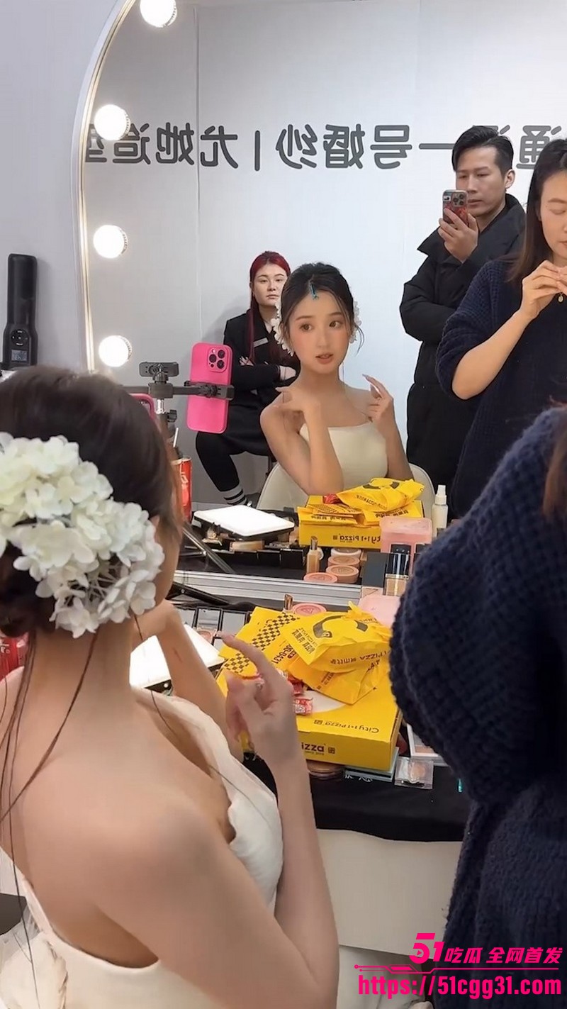 婚纱摄影店针孔摄像头偷拍合集 9