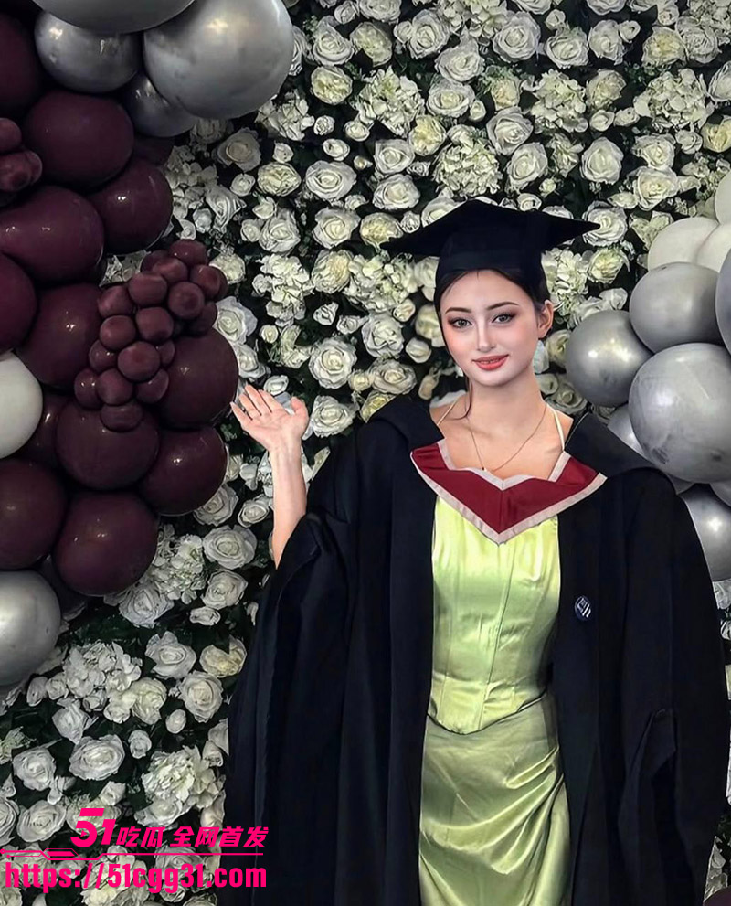 英国曼彻斯大学留学生 张依婷 性爱自拍流出 渔网连体袜极限诱惑 后入式狂野征伐 名校学霸秒变床笫妖精！