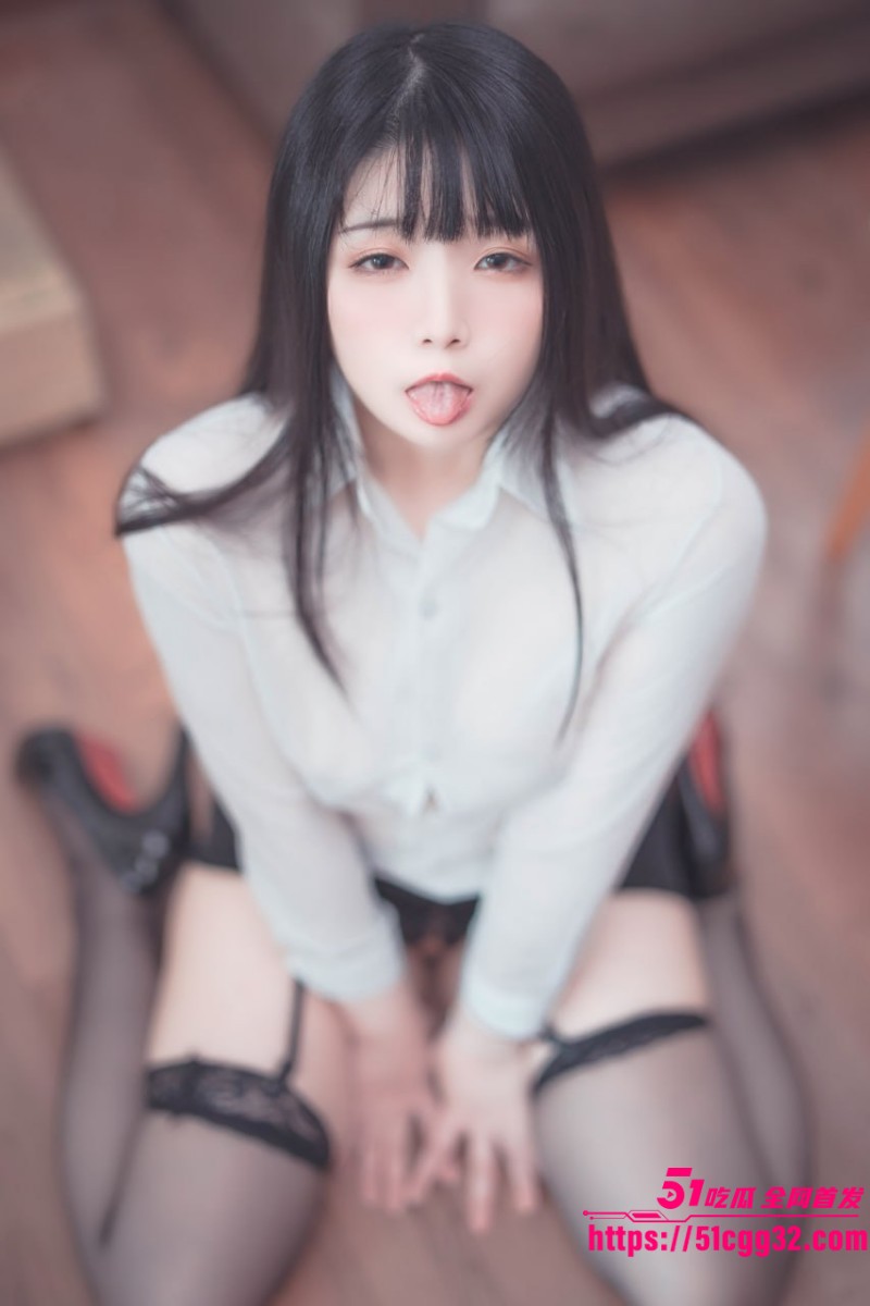 高颜值少女 落落Raku OL制服诱惑 工作女郎巨乳美腿诱惑勾引 脸穴同框激情自慰高潮不断！