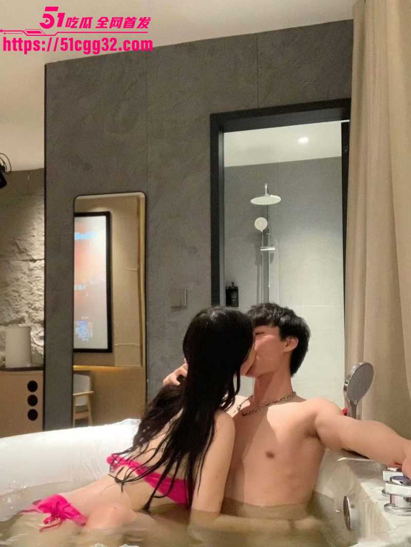 顶流男星蔡徐坤被金子涵自曝拉黑021