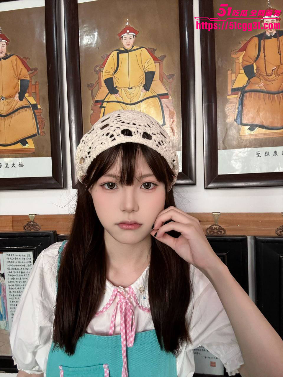 上海极品小萝莉 黄叶 虚荣心作祟圈钱与金主线上裸聊线下吃鸡 榨精尤物淫骚到极致！