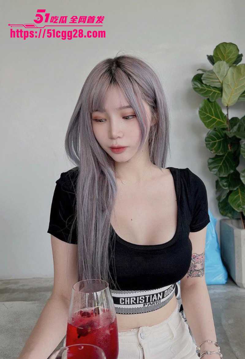 极品高颜值染发妹子与男友下海开直播做爱视频流出5拷贝