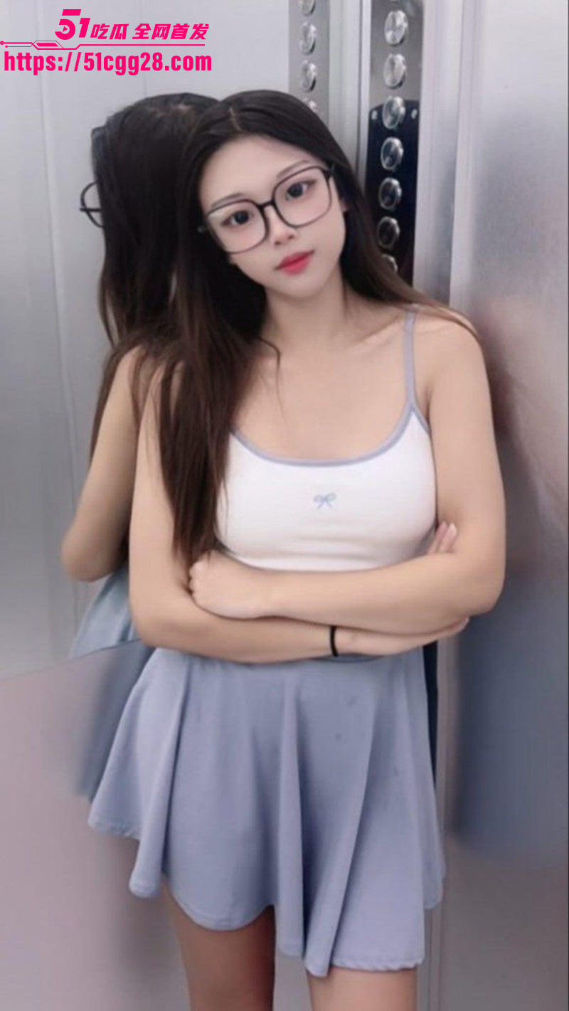 高颜值长腿正妹露脸口交做爱视频流出！前男友绿帽坐实 把她带给兄弟猛操 自己在一旁指挥录像！