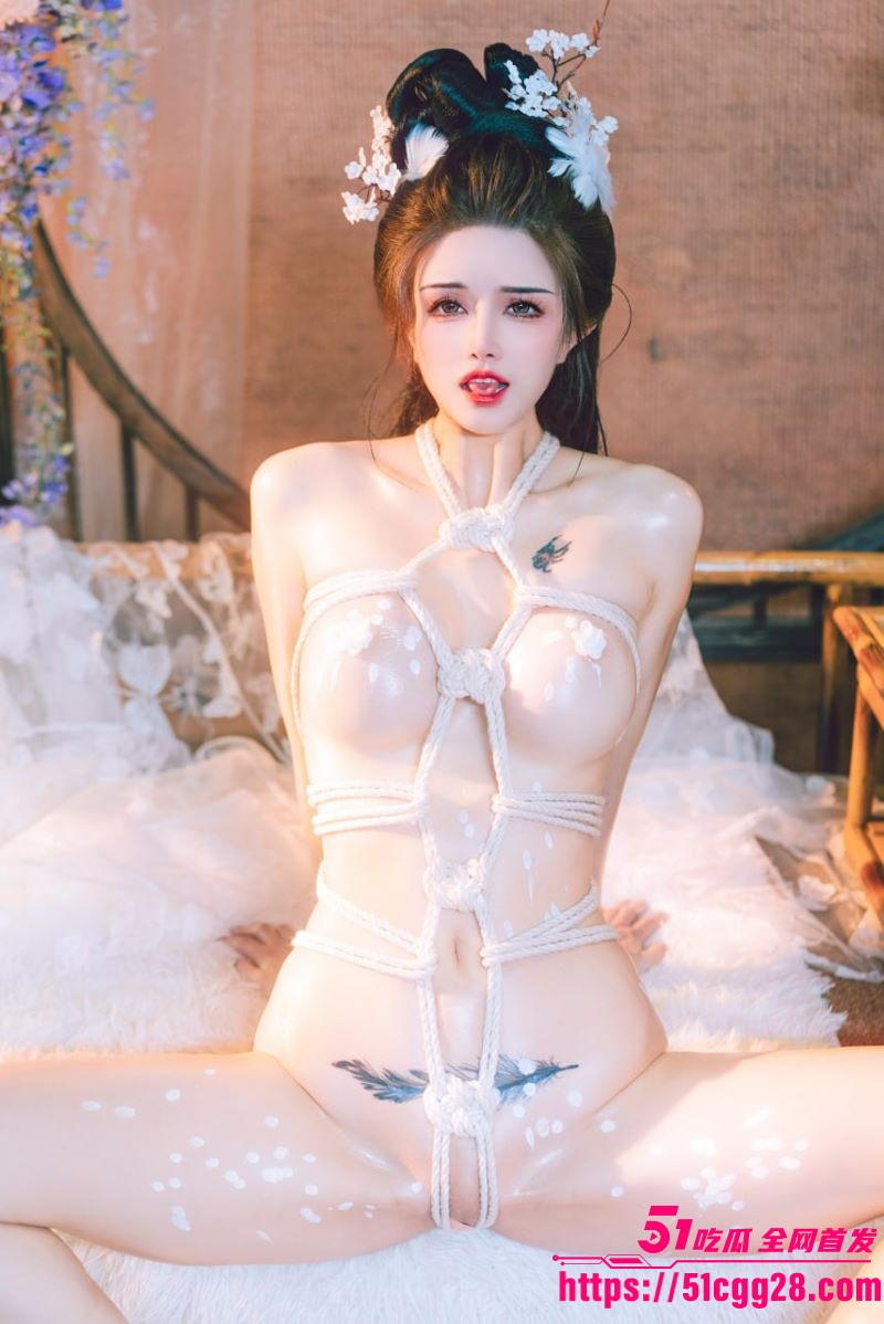 极品爆乳福利姬鹿八岁baby写真新作幽梦清韵 5