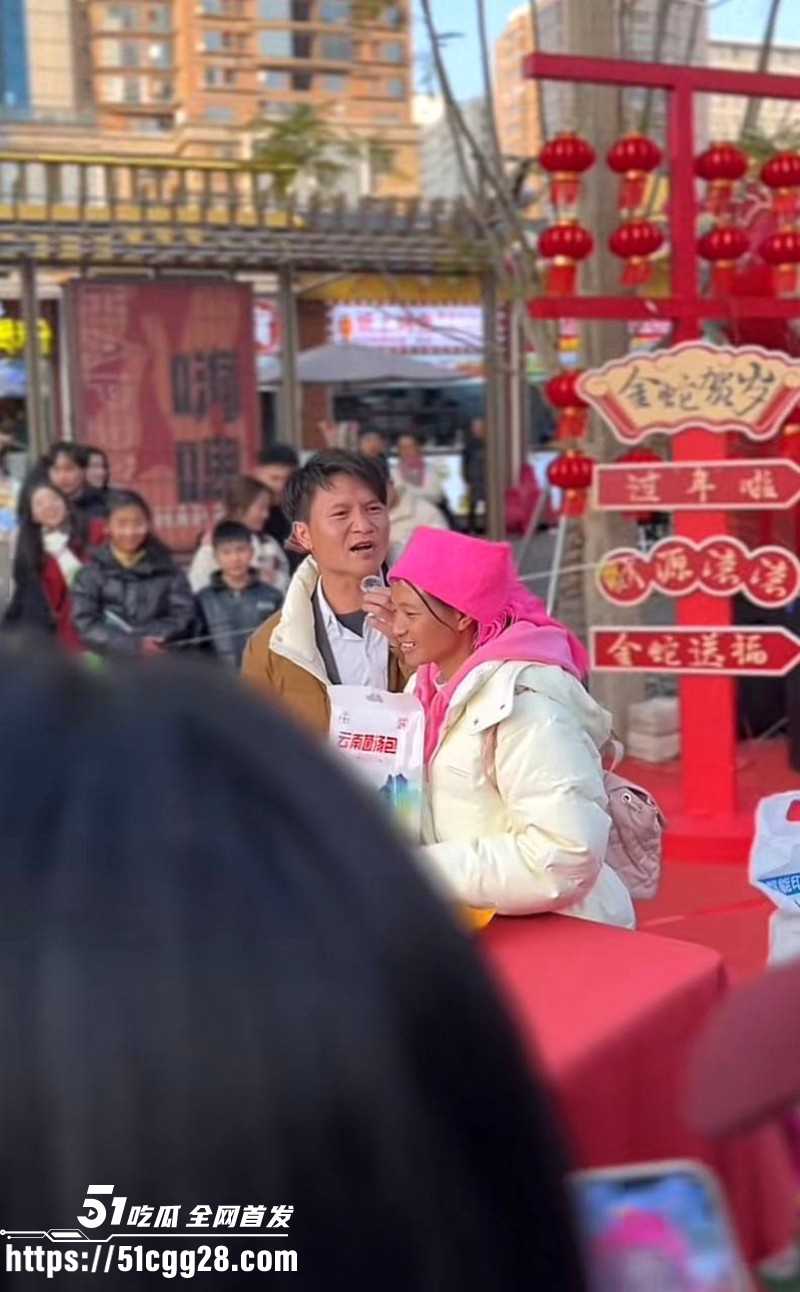 抖音网红小英曝上如拉出轨其亲表妹08
