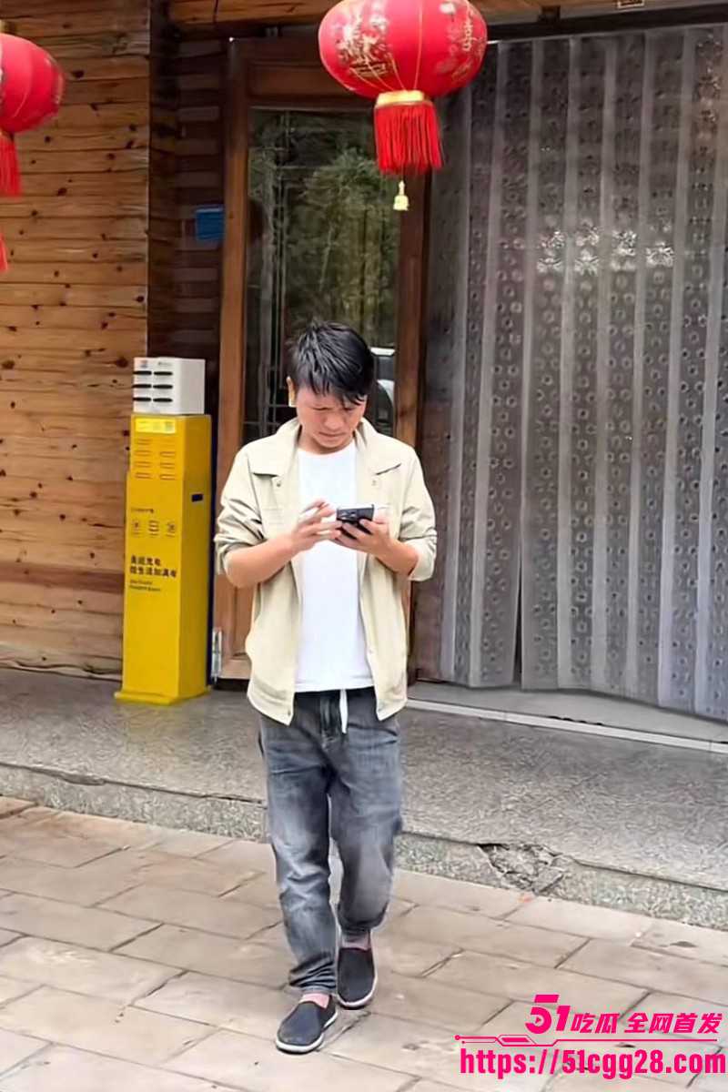 抖音网红小英曝上如拉出轨其亲表妹011