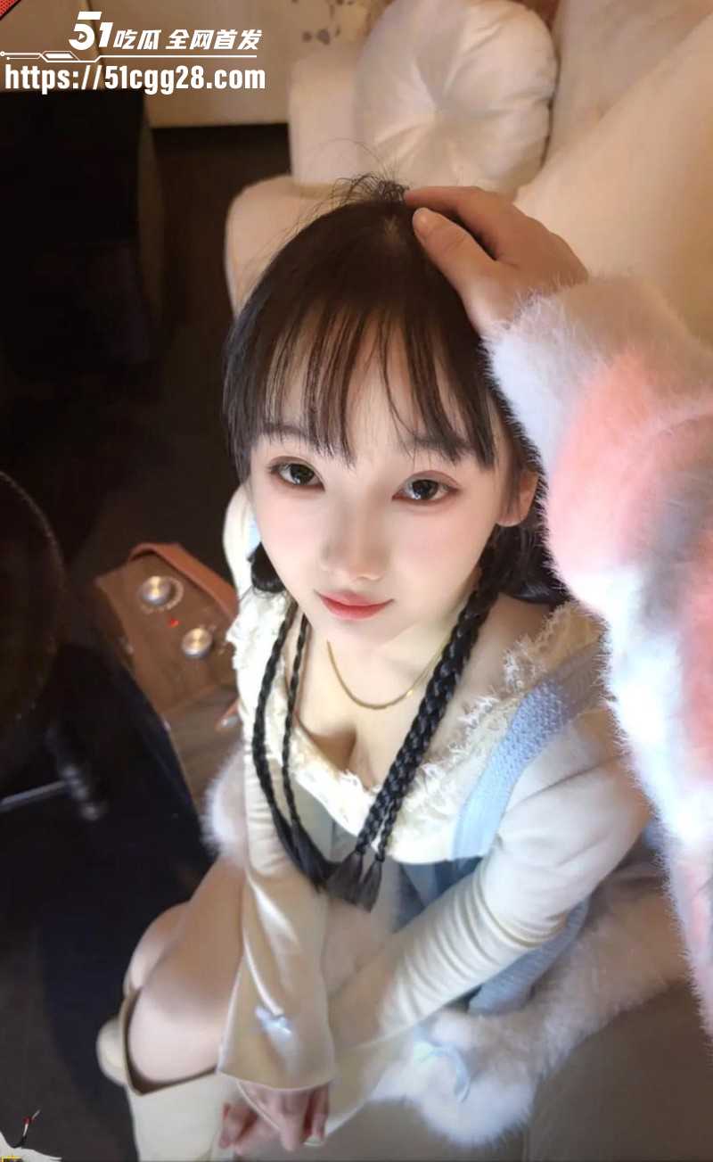 抖音爆火小睡神 李梨涡 刘季一万钱隐藏版福利 游山恋全裸后背摇 雪白胴体极具诱惑力！