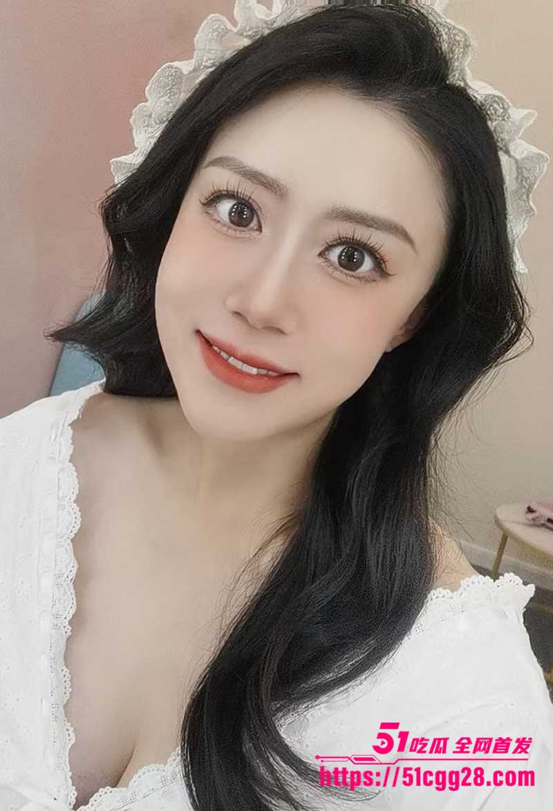 虎门木然庞凤华 出轨被当街暴打 露脸舔屌性爱视频流出 骑乘狂摇骚浪入骨 这瓜绝对香爆！