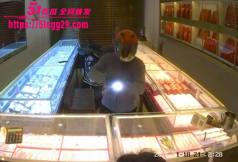 福建平潭依强金店发生惊天劫案！电光石火七分钟 200万金饰瞬间抢走 内部案发监控流出 帧帧惊心动魄！