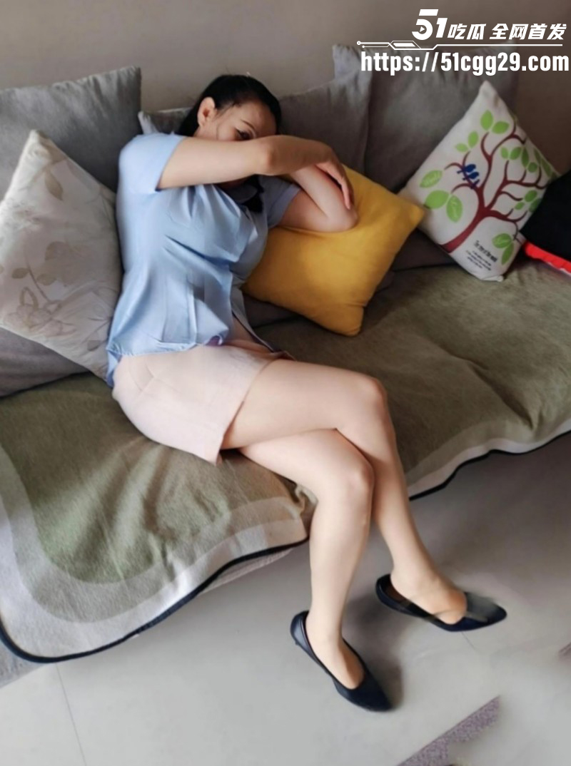 爱穿丝袜的骚妈午休时暴操骚妈02