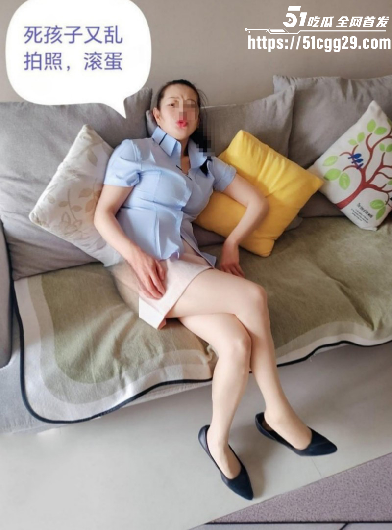 爱穿丝袜的骚妈午休时暴操骚妈03