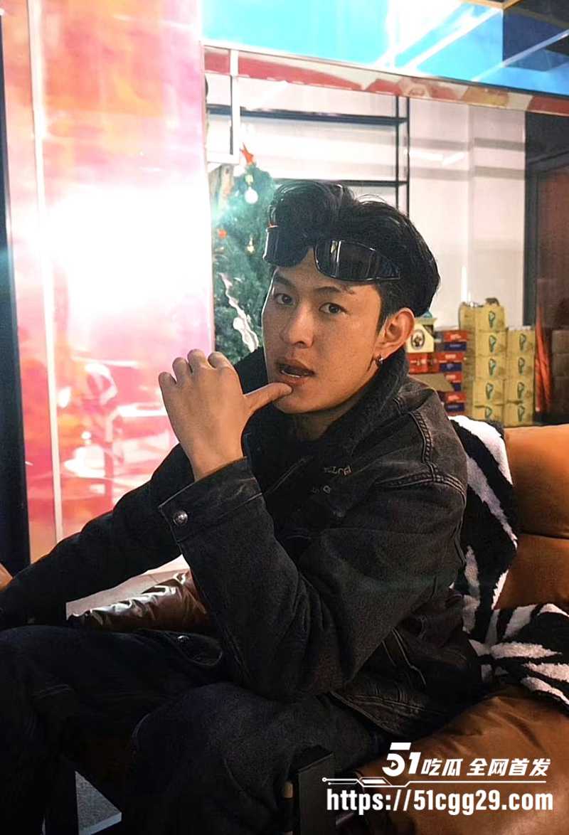 藏族帅哥男网红董朱家暴出轨视频曝光3拷贝