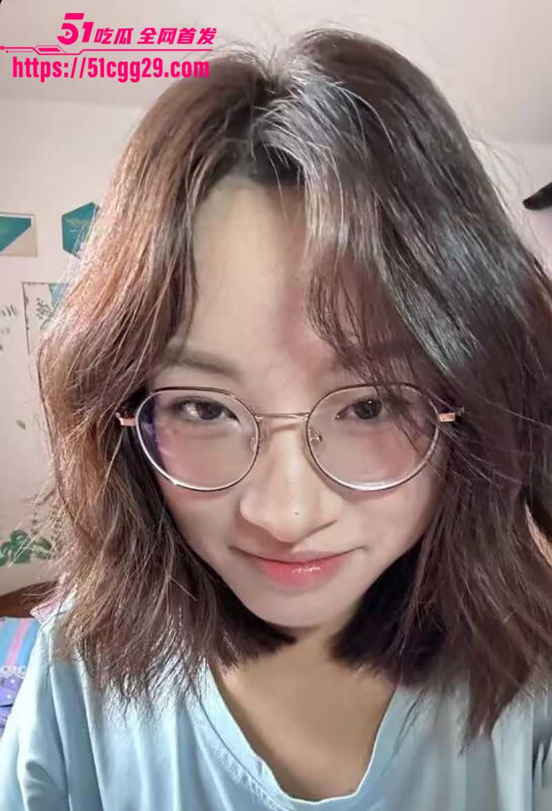 武汉大学超美学姐王佳雯不雅视频流出2拷贝