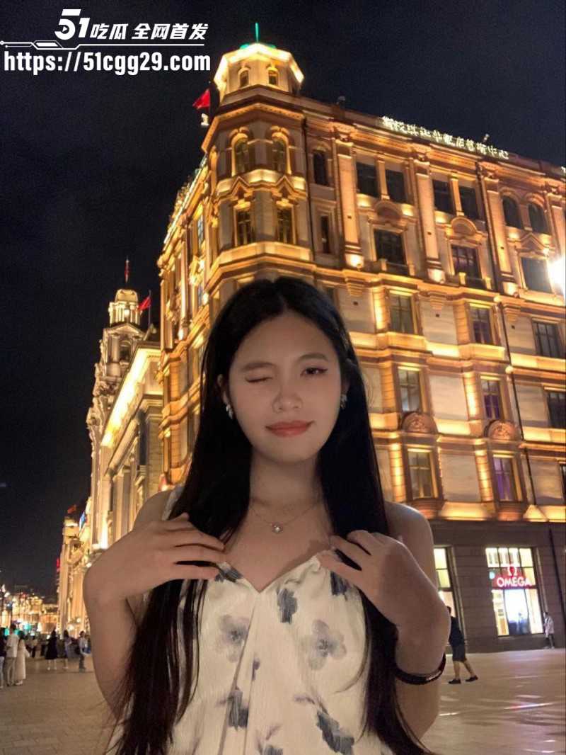 清纯学生妹宿舍自慰被曝光02