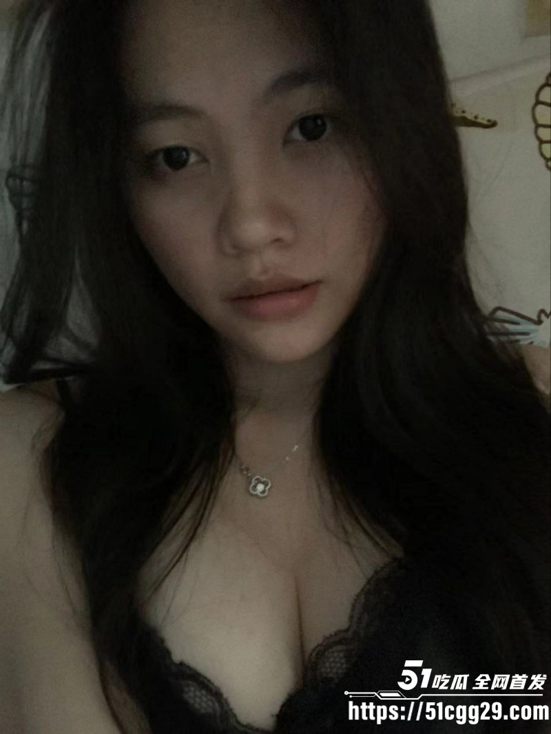 清纯学生妹宿舍自慰被曝光03