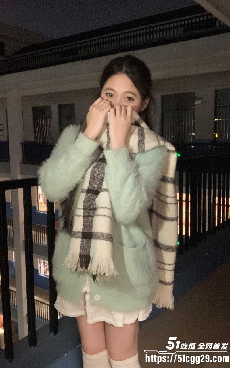 清纯学生妹宿舍自慰被曝光04