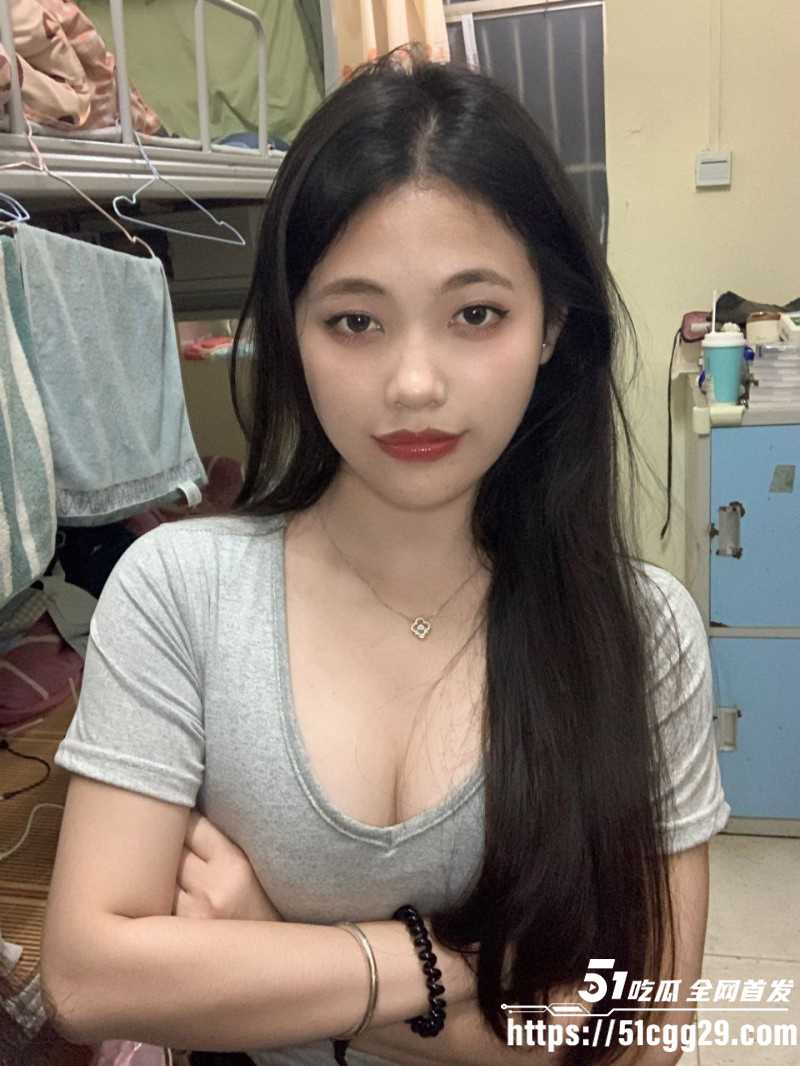 高颜值清纯学生妹 不雅视频惨遭渣男曝光 宿舍发情玩自慰 淫骚模样反差感十足！