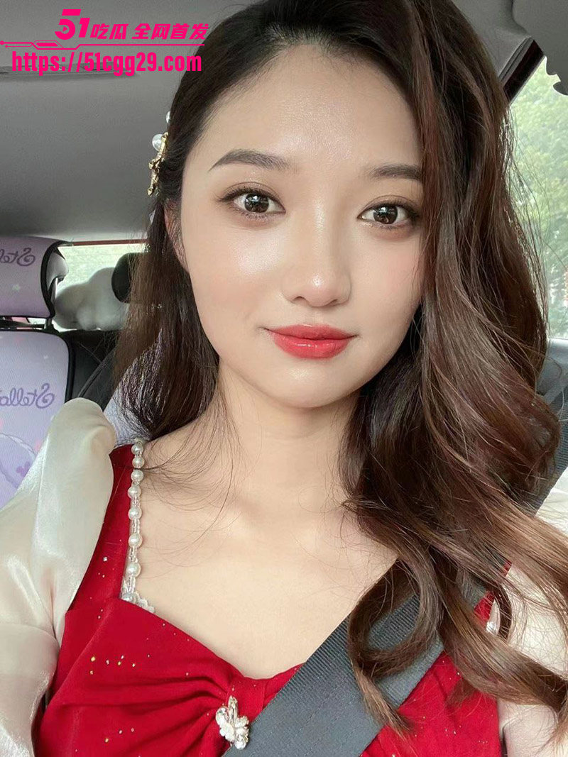 重庆新婚少妇 张小花 洞房夜视频流出 清纯小娇妻秒变顶级反差婊 露脸口交后入狂操 淫靡表情骚态尽显！