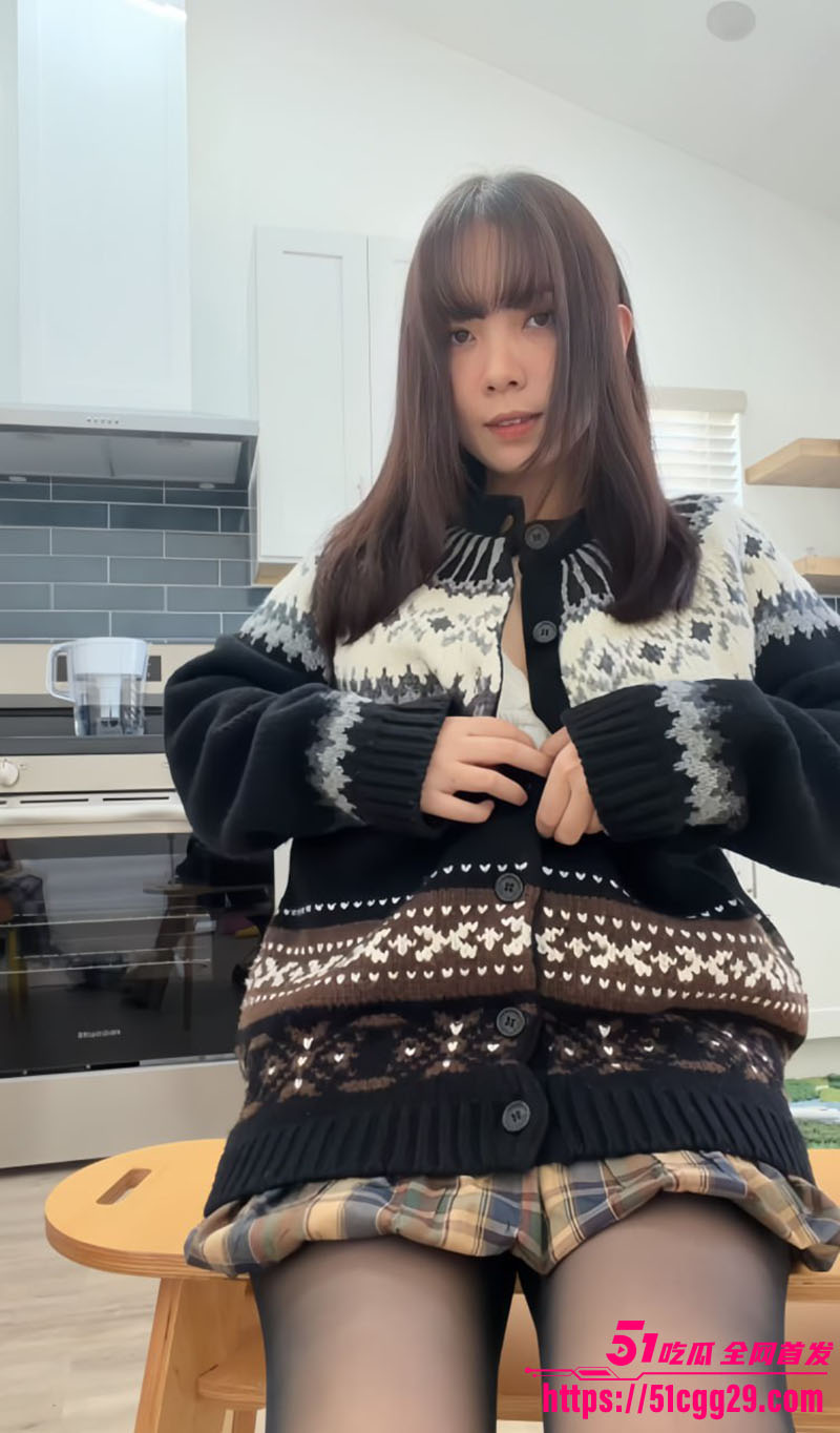 OF人气女神 YunaTamago 黑丝御姐水晶棒狂插骚穴自慰 蛇形细腰配合骚浪表情 极度撩人！