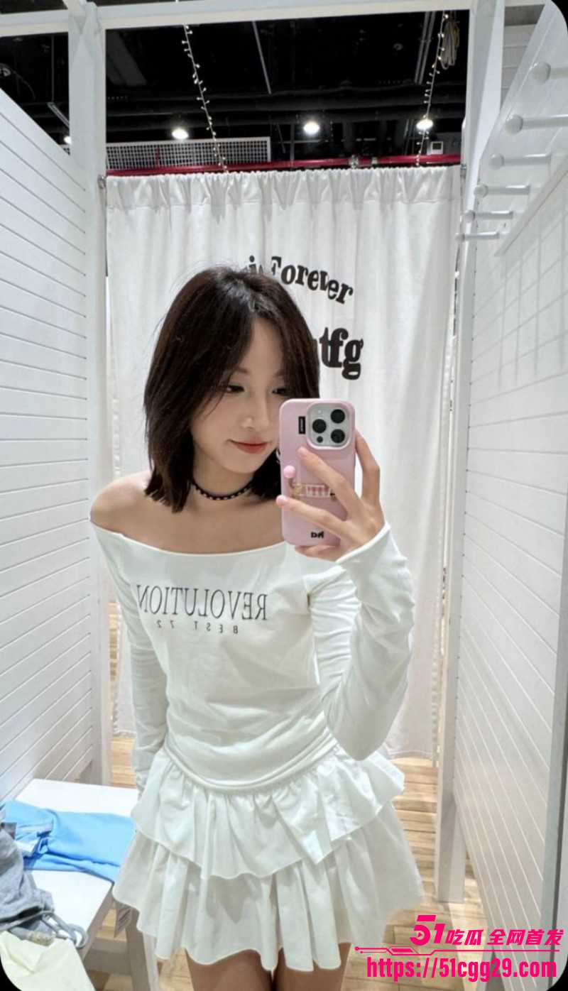 吉林高颜值学生妹 张语桐 被金主包养开发调教 男厕露出宿舍交欢 全程激情满满！