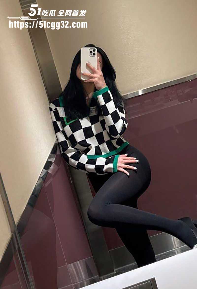 新加坡美女职业律师 林啾啾 私定合集 各种OL制服黑丝玩转自如 真空露穴自揉骚气爆棚！